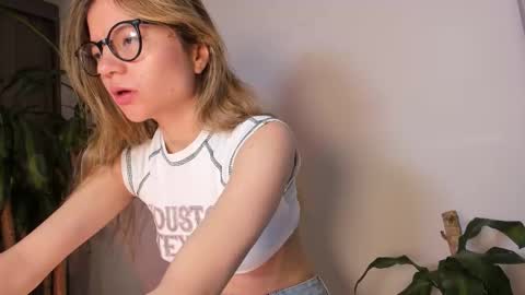 Hailey online show from 09-12-25, 11:21