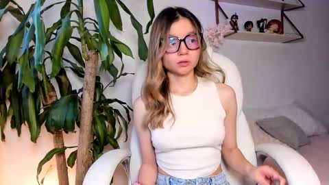 Hailey online show from 01-12-26, 10:48