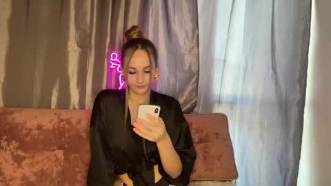 Snapshot of hailey_juice chatting on 09-17-25, 11:56 Anna online show from 09-17-25, 11:56