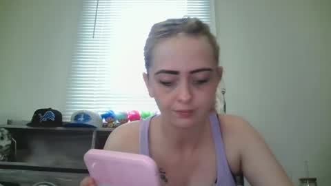 Hailey and d online show from 12-20-24, 08:55