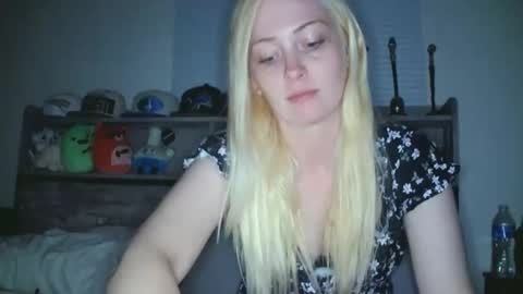 Hailey and d online show from 09-28-25, 11:54