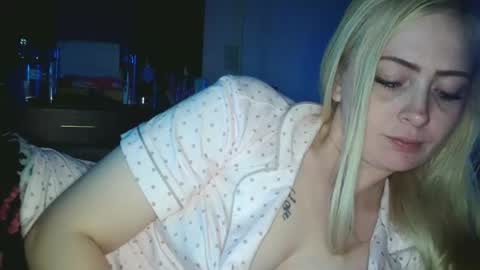 Hailey and d online show from 11-20-25, 06:24