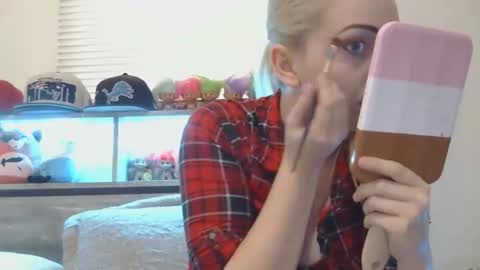 Hailey and d online show from 11-22-25, 09:36