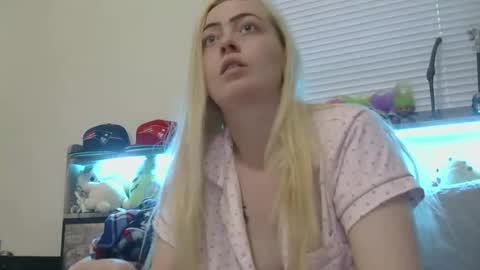 Hailey and d online show from 12-14-25, 10:14