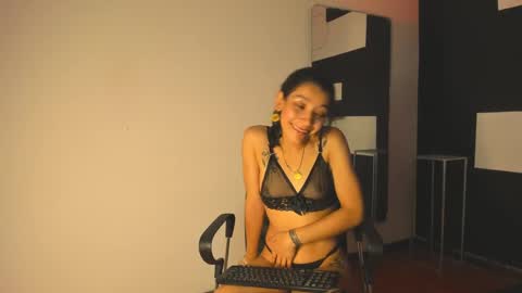 haileycat_ online show from 12-23-24, 08:00