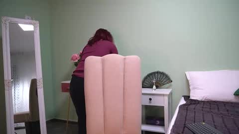 Snapshot of haileymoon85 chatting on 10-20-25, 04:02 Hailey online show from 10-20-25, 04:02