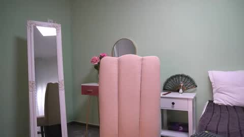 Snapshot of haileymoon85 chatting on 10-27-25, 05:11 Hailey online show from 10-27-25, 05:11