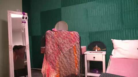 Snapshot of haileymoon85 chatting on 10-30-25, 04:14 Hailey online show from 10-30-25, 04:14