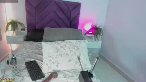 haileystonei online show from 06-25-26, 11:37