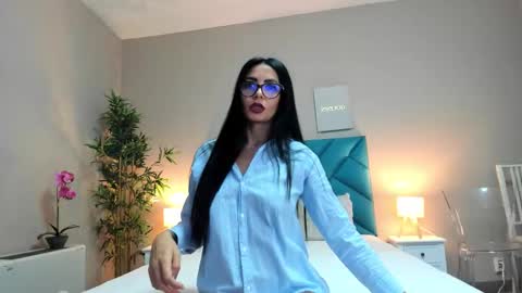 Hailey online show from 09-23-25, 05:54