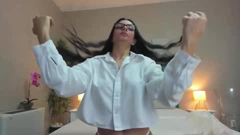 Hailey online show from 10-10-25, 05:39