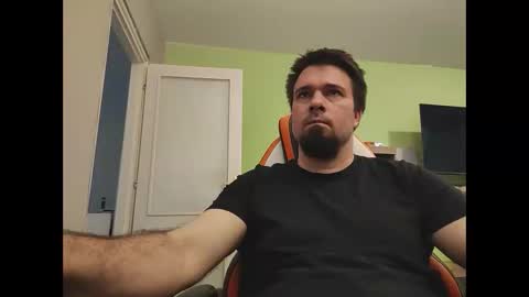 Snapshot of hairy_guy007 chatting on 02-06-25, 10:15 hairy_guy007 online show from 02-06-25, 10:15