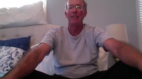 Snapshot of hairybater26 chatting on 10-21-25, 11:38 Harry online show from 10-21-25, 11:38