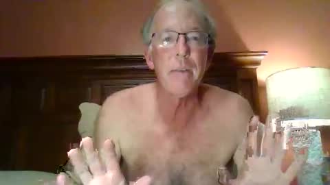 Snapshot of hairybater26 chatting on 11-14-25, 05:28 Harry online show from 11-14-25, 05:28