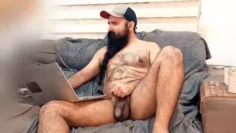 Snapshot of hairybeardedsmoker chatting on 06-26-26, 01:10 Hairy Beard Smoker online show from 06-26-26, 01:10