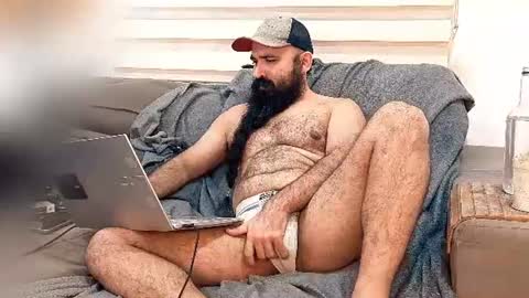 Snapshot of hairybeardedsmoker chatting on 07-02-26, 06:25 Hairy Beard Smoker online show from 07-02-26, 06:25