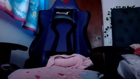Snapshot of hairyluna chatting on 02-22-25, 07:25 Lunita online show from 02-22-25, 07:25