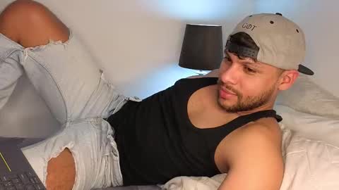 Independent       model  online show from 11-08-25, 01:39