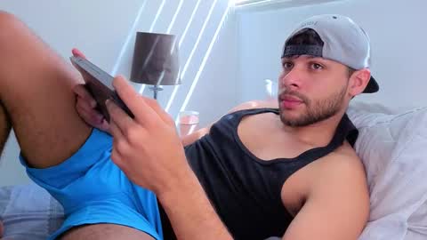 Independent       model  online show from 12-01-25, 03:39