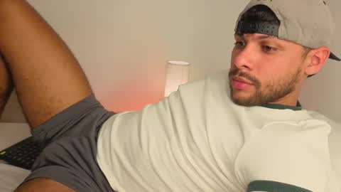 Independent       model  online show from 01-10-26, 01:07