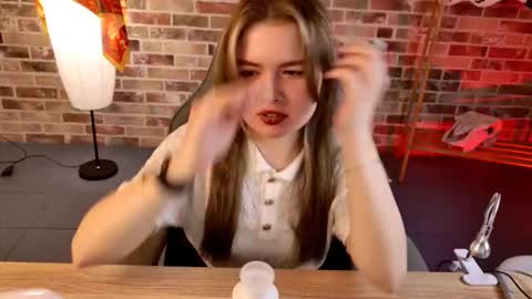 Snapshot of haleysun chatting on 10-09-25, 02:04 HaleySun online show from 10-09-25, 02:04