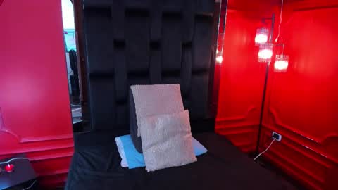 Halley Lorens online show from 10-06-25, 07:11