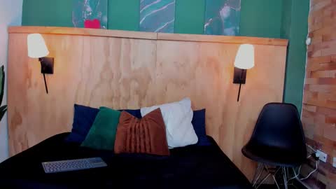 Halley Lorens online show from 10-12-25, 12:04