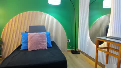 Snapshot of halleylorens chatting on 03-21-26, 12:10 Halley Lorens online show from 03-21-26, 12:10