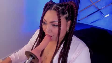 Halleyrosse online show from 11-21-25, 04:11