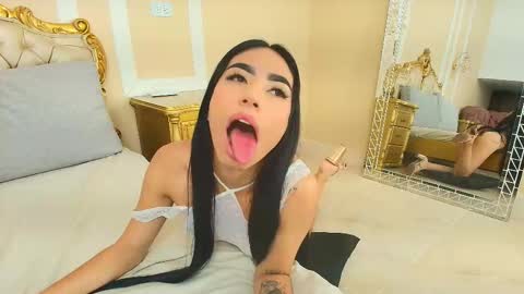 Hallie Stone online show from 11-28-25, 04:09