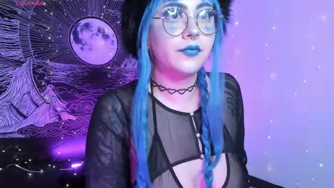 Snapshot of hallucigenia_sparza chatting on 10-23-25, 09:24 Hallu online show from 10-23-25, 09:24