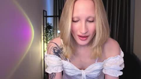 Snapshot of halohush chatting on 10-18-25, 01:56 Call me Bianca online show from 10-18-25, 01:56