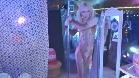 Snapshot of halovalentine chatting on 02-26-25, 12:05 halovalentine online show from 02-26-25, 12:05