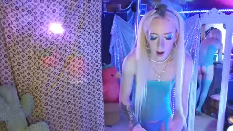 Snapshot of halovalentine chatting on 03-09-25, 01:35 halovalentine online show from 03-09-25, 01:35