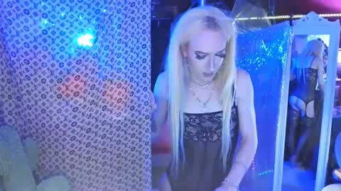 Snapshot of halovalentine chatting on 03-12-25, 02:41 halovalentine online show from 03-12-25, 02:41