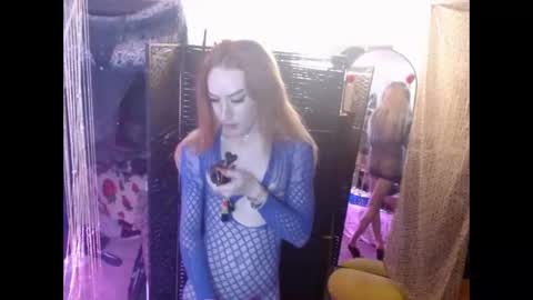 Snapshot of halovalentine chatting on 09-28-25, 02:06 halovalentine online show from 09-28-25, 02:06