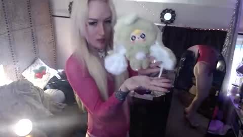 halovalentine online show from 04-22-26, 11:06