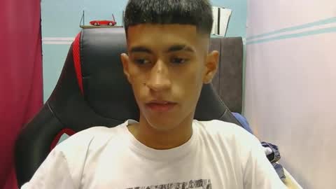 Snapshot of hamcummboy20 chatting on 05-11-26, 01:44 hamcummboy20 online show from 05-11-26, 01:44