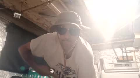 Snapshot of han811381 chatting on 11-10-25, 02:43 han811381 online show from 11-10-25, 02:43