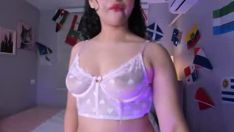Snapshot of hanah_line chatting on 06-25-26, 01:04 Hanna Lineros online show from 06-25-26, 01:04