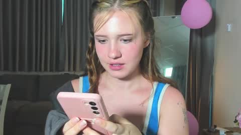 Snapshot of hanahwoods chatting on 03-09-25, 12:00 hanahwoods online show from 03-09-25, 12:00