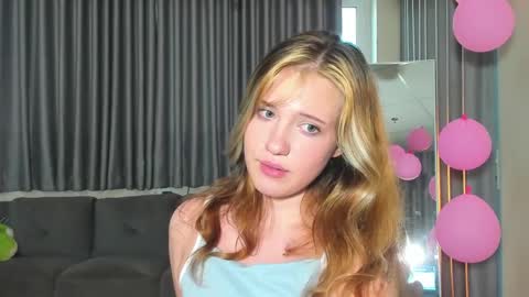 Snapshot of hanahwoods chatting on 03-12-25, 12:53 hanahwoods online show from 03-12-25, 12:53