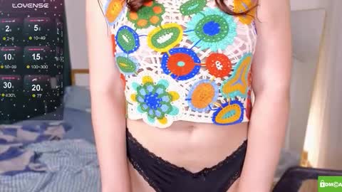 Snapshot of hanahwoods chatting on 10-19-25, 01:17 hanahwoods online show from 10-19-25, 01:17