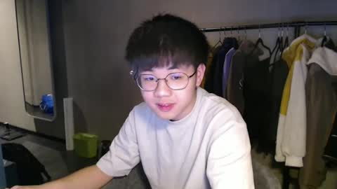 handsome_mannn online show from 12-19-24, 09:49