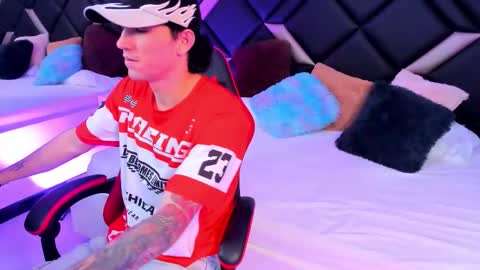 Snapshot of handsomeboys19 chatting on 10-18-25, 05:32 leonardfarrucknick and otis online show from 10-18-25, 05:32