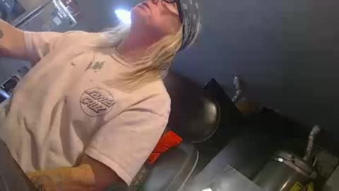 Snapshot of handystud33 chatting on 10-13-25, 03:17 handystud33 online show from 10-13-25, 03:17