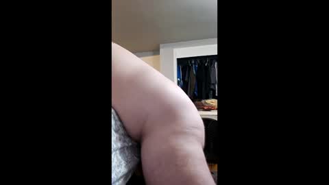 Snapshot of hanes1711 chatting on 04-10-26, 01:27 hanes1711 online show from 04-10-26, 01:27