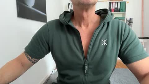 hanky online show from 10-19-25, 01:23