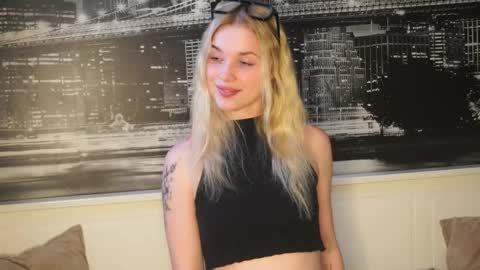 Snapshot of hanky_moon chatting on 03-11-26, 04:24 Sweden online show from 03-11-26, 04:24