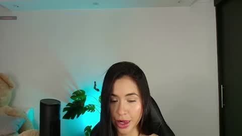 Snapshot of hanna_1sweet chatting on 05-31-26, 12:30 hanna online show from 05-31-26, 12:30